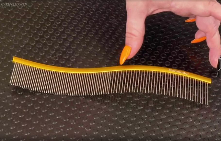 Обзор гребня KOMONDOR золото 50/50 волна 24.5 см KG-012